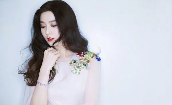 终于瞒不住了，范冰冰与范丞丞的关系曝光，这次不喊弟弟了，喊的是什么？