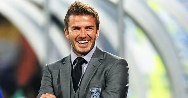 贝克汉姆现场观战决赛，与阿汤哥击拳庆祝，他们之间的关系如何？