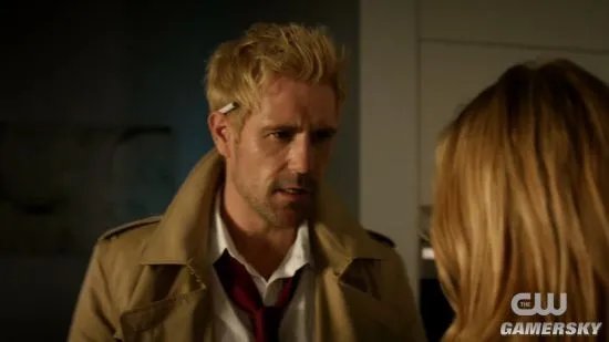 DC神剧《明日传奇》第4季首曝预告 渣康激吻男友大秀性感胸肌