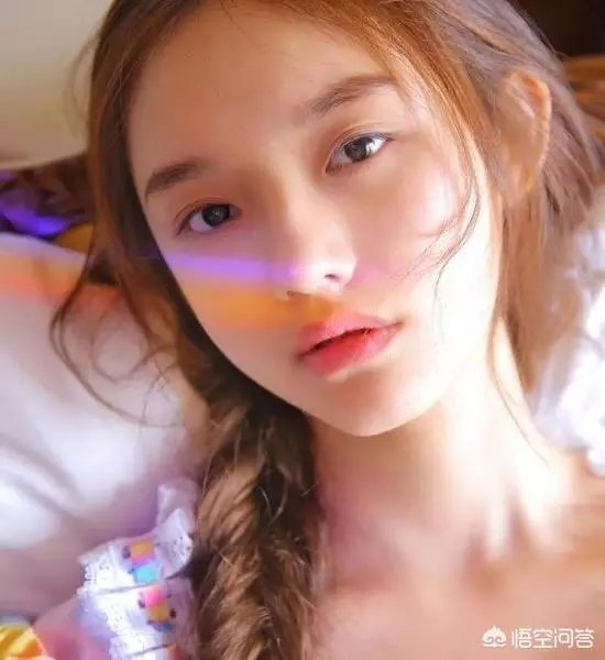 相比来说五官不是最精致的林允，为什么看起来反而更舒服？