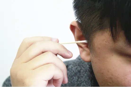 耳朵里面痒是怎么回事
