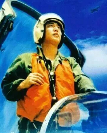 首艘国产航母下水，大家是不是和我一样心情十分激动？