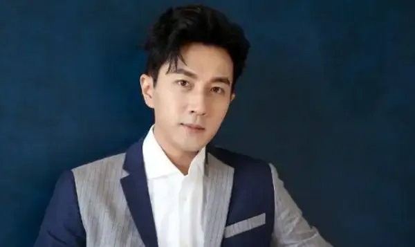 48岁刘恺威公开新恋情！其父亲刘丹是否认可他们的恋情？