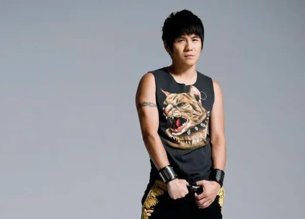 曹格回应醉酒闹事飙脏话,你觉得曹格人品如何?