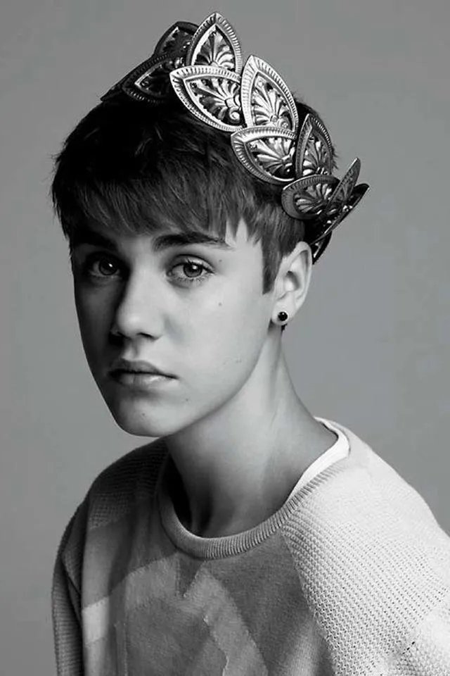 你们觉得贾斯汀比伯和张艺兴谁更火，谁更好？