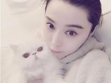 范冰冰半夜看剧本没想到ta居然不给