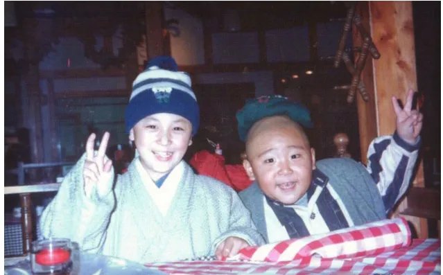 释小龙晒童年剧照是怎么回事？