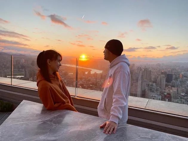 七夕撒狗粮明星：周杰伦昆凌看日出 汪峰章子怡看演出