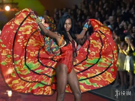 维多利亚的秘密时尚内衣秀精彩瞬间 大胸长腿的超视觉盛宴！