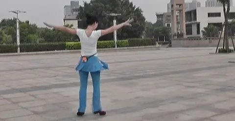 广场舞泉水叮咚响分解动作