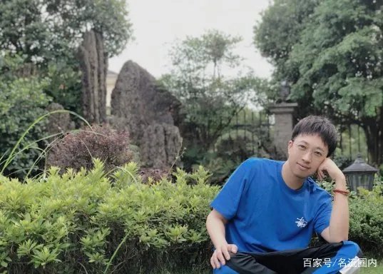 于正发文嘲讽圈内争斗，金晨为其点赞，网友猜此事与邓伦有关，你怎么看？