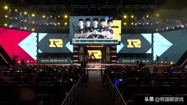 RNG赛后采访中，小虎一句话不小心透露Uzi“退役在即”，网友：猜到了，你怎么看？