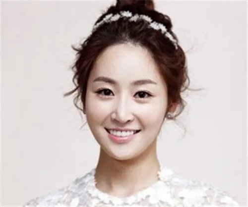 长脸适合什么新娘发型 如何根据脸型选择新娘发型