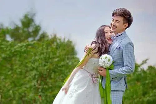 上海唯一视觉婚纱摄影好吗 夏天拍婚纱照穿什么婚纱