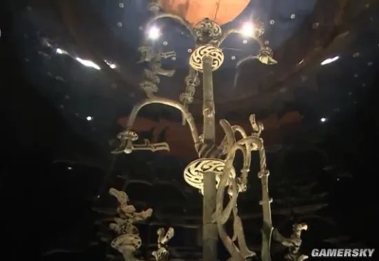 三星堆再次出土一件青铜神树 耗时4个月提取出土