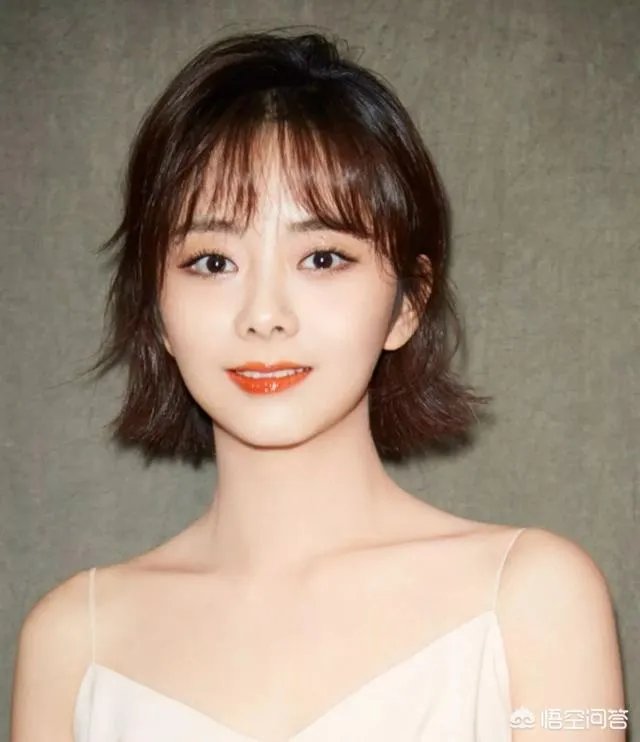 像谭松韵一样的圆脸妹子，留什么样的发型才时髦？