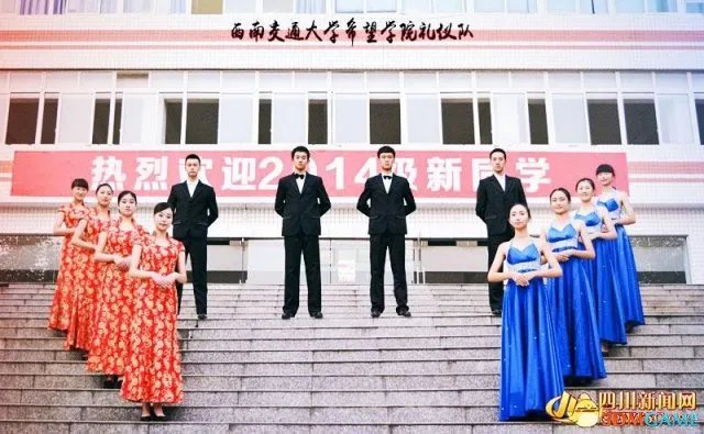 四川礼仪队究竟哪家强？长腿美颜女神云集图片赏