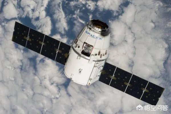 美国SpaceX公司的载人版“龙”飞船成功返回地球，它的组合伞减速技术比单伞难在哪里？