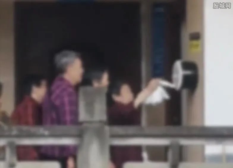 澶у浠叕鍘曞鎺掗槦鐙傛娊鍘曠焊 鐢婚潰鐪嬬潃璁╀汉鍙偛