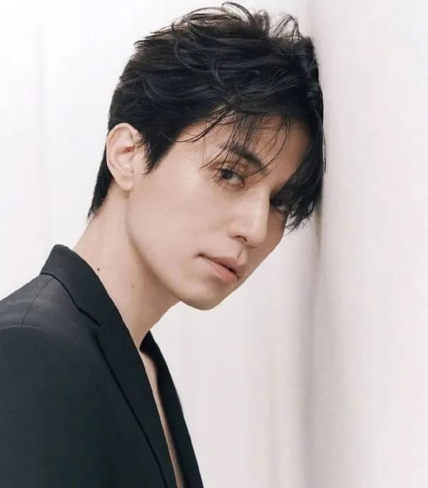 李栋旭小丑造型照流出，他本人是否满意这样的造型？