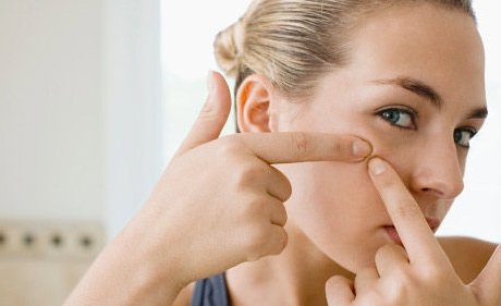 脸上长痘的位置代表什么