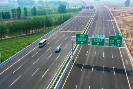 广西女子不认路高速逆行兜圈被困4天，她最终是如何得救的？