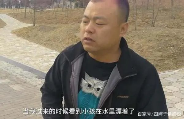 男孩骑车坠河，妈妈姥姥跳河救娃却溺亡！男孩已被好心人救起，你怎么看？