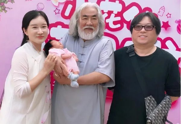 69岁张纪中娶了38岁杜星霖过得怎么样？