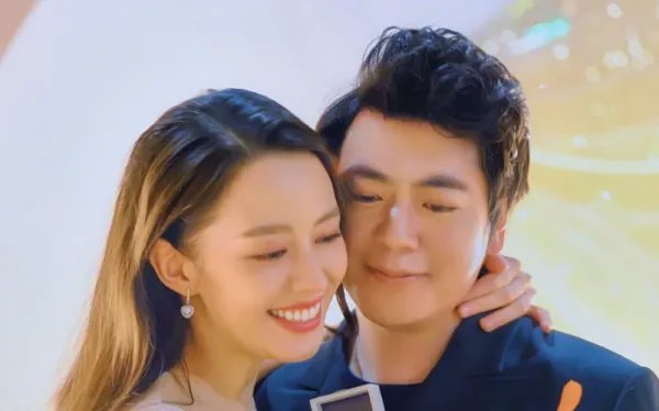 吉娜晒与郎朗合照秀恩爱，夫妻俩浪漫牵手，两人的状态如何？