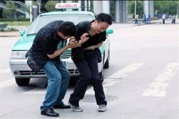 开车如何防“碰瓷”？