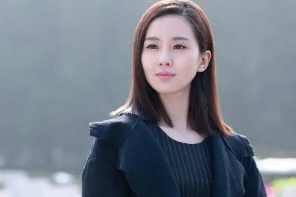 性感女神刘诗诗总是喜欢遮住右耳,背后究竟隐藏着怎样的故事?