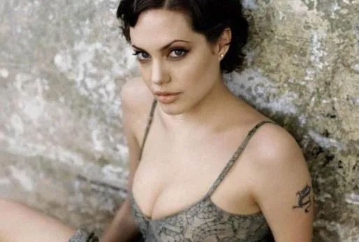 玛丽莲梦露有6只脚趾：绝代美人们的身体缺陷盘点