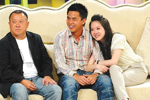 曾志伟的儿子和女儿是同父同母吗 明星不是亲兄妹胜似亲兄妹