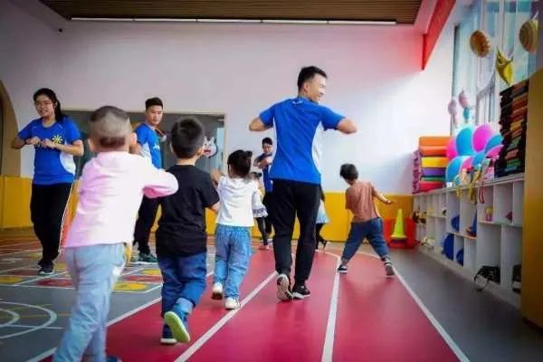 在孩子12岁前培养孩子的哪2个能力，能让孩子顺利上大学？