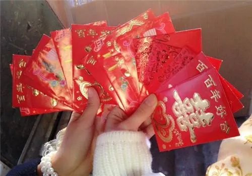 伴娘红包一般给多少  伴娘的红包是男方给吗