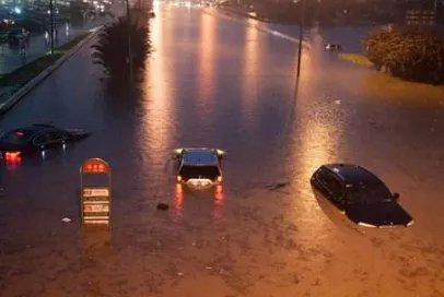 北京何时启动暴雨及洪水预警？