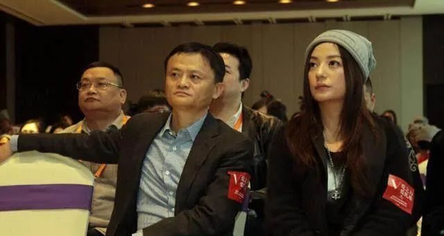 万家文化这场收购闹剧,赵薇拿回自己的2.5亿,散户成最大牺牲品?