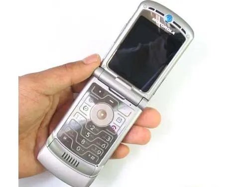 翻盖手机中的经典 摩托罗拉V3仅售220元