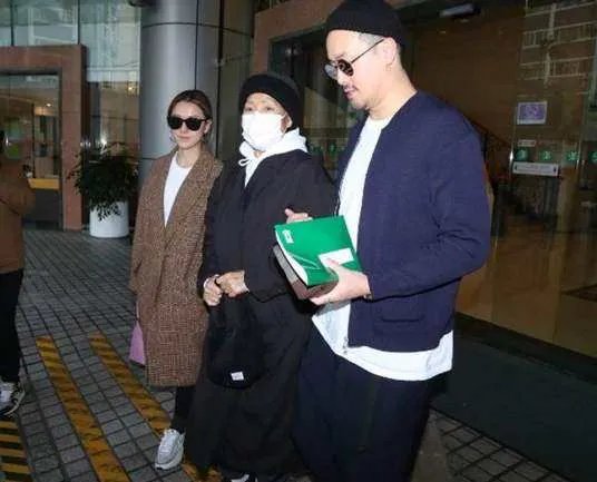 曾志伟妻子是因为什么原因逝世的呢?