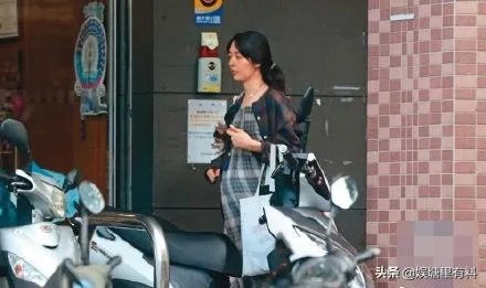 6月17日郭碧婷腹部隆起似皮球被猜测怀孕，为什么明星生子这么多人关注？