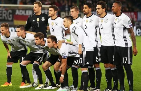 诺伊尔公开向球迷致歉都说了些什么？