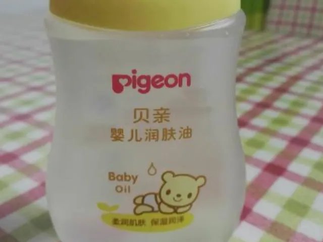 销量很好的贝亲润肤油就是抚触油吗？