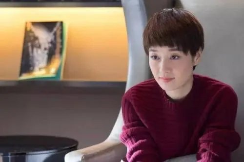 马伊琍与闺蜜素颜出游，马伊琍最近的状态如何？