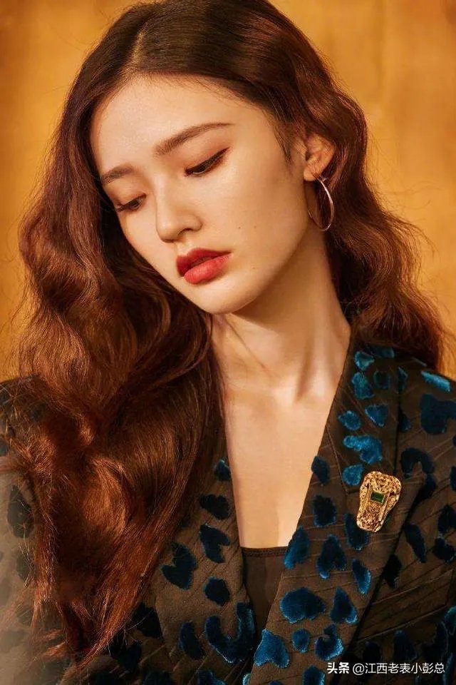 相比来说五官不是最精致的林允，为什么看起来反而更舒服？