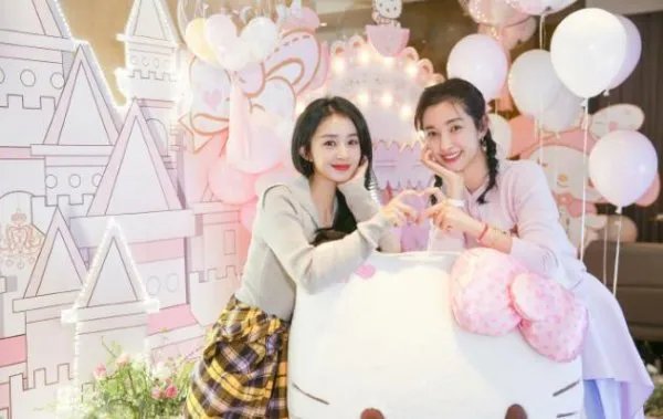 李冰冰庆生照曝光，48岁的李冰冰看起来为何丝毫不输赵丽颖？