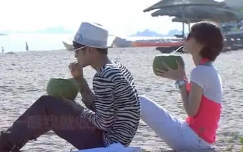 戚薇爱情睡醒了图片，最好和徐正曦在一起的。要很多张，哪位好人能忙我，感激不尽。