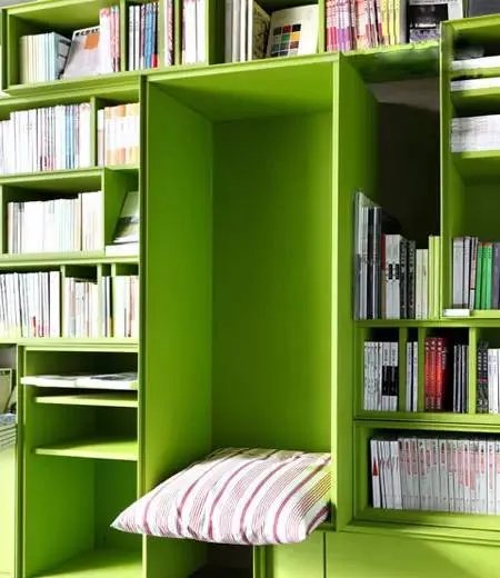 8种书柜收纳法 家居空间巧利用！