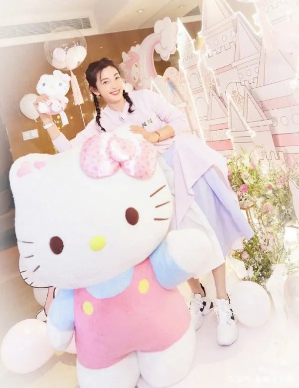 李冰冰庆生照曝光，48岁的李冰冰看起来为何丝毫不输赵丽颖？