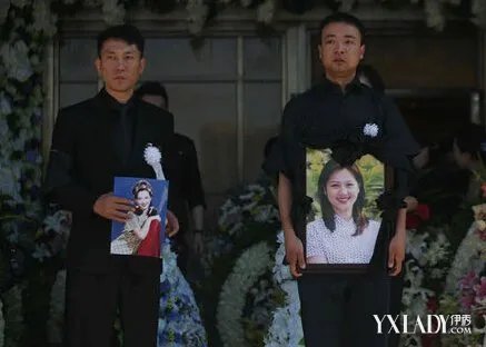 央视主播王欢英年早逝经纬出席追悼会哭成泪人
