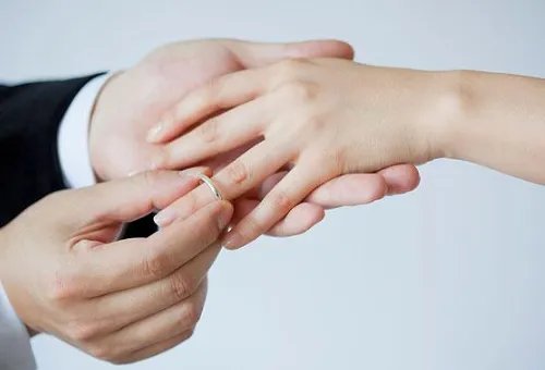 前女友结婚了心酸祝福有哪些 前女友结婚了的伤感句子有哪些